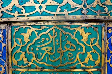 شست و شوی گنبد منور رضوی در آستانه سال نو و ماه مبارک رمضان