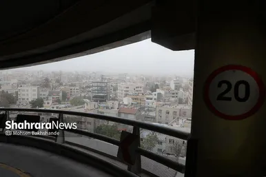 هجوم ریزگرد‌ها به آسمان مشهد (۴ شهریور ۱۴۰۲)