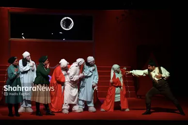 گزارش تصویری | تئاتر باران در «شب تابستان»