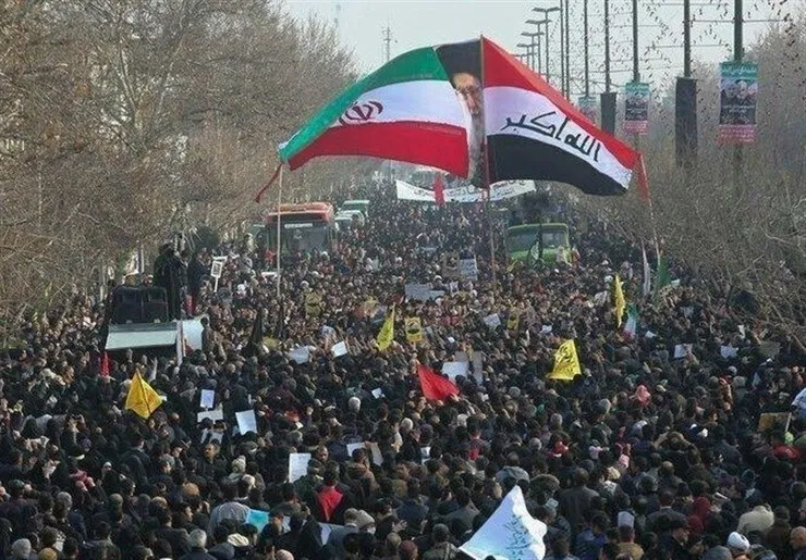 فیلم/ ازدحام جمعیت تشییع کنندگان درب بانک ها را باز کرد