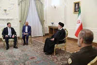 رئیس جمهور در دیدار با وزیر دفاع ارمنستان: هیچ تغییری در مرزها را نمی‌پذیریم