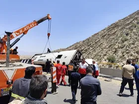 ۲۱کشته و ۲۶ مصدوم در حادثه واژگونی اتوبوس اسکانیا در استان فارس (۲۸ تیر ۱۴۰۴)