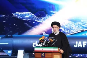 رئیس&zwnj;جمهور: &laquo;فتاح&raquo; از مولفه&zwnj;های اقتدار است| پیشرفت موشکی کشور با تهدید دشمن متوقف نخواهد&zwnj; شد+ فیلم