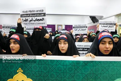 گزارش تصویری | حمایت دانش‌آموزان مشهدی از دختران محجبه جمهوری آذربایجان (۲۲ مهر ۱۴۰۵)