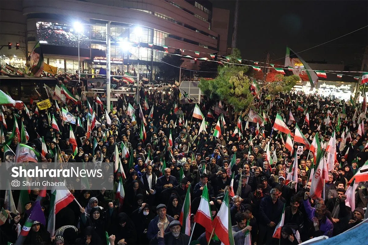 میدان‌داری مشهدی‌ها در مقابل تهدیدهای دشمن | حماسه‌سازان خیابان