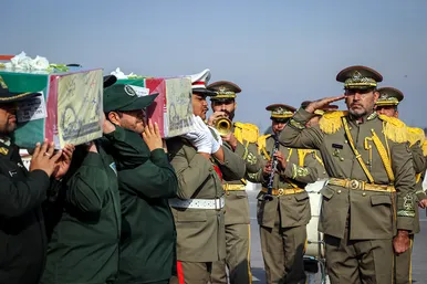 استقبال از پیکر مطهر ۱۲ شهید گمنام دفاع مقدس در فرودگاه هاشمی نژاد مشهد