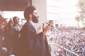 ویدئو| سخنرانی آیت&zwnj;الله خامنه&zwnj;ای در آبان ۵۷، خط انقلاب را مشخص کرد!