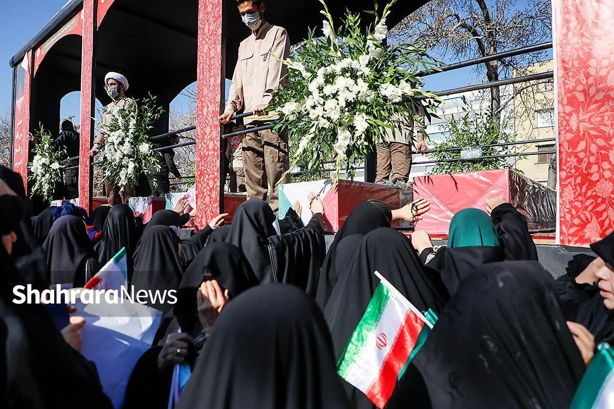 مراسم تشییع پیکر شهدای مدافع امنیت در مشهد (۲۲ دی ۱۴۰۴) | اتحاد مقدس مشهدی‌ها در محکومیت اغتشاشگران + فیلم و تصاویر