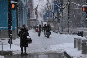 تلفات سرما در آمریکا از ۳۰ نفر گذشت | نیم میلیون نفر هنوز برق ندارند (۷ بهمن ۱۴۰۴)
