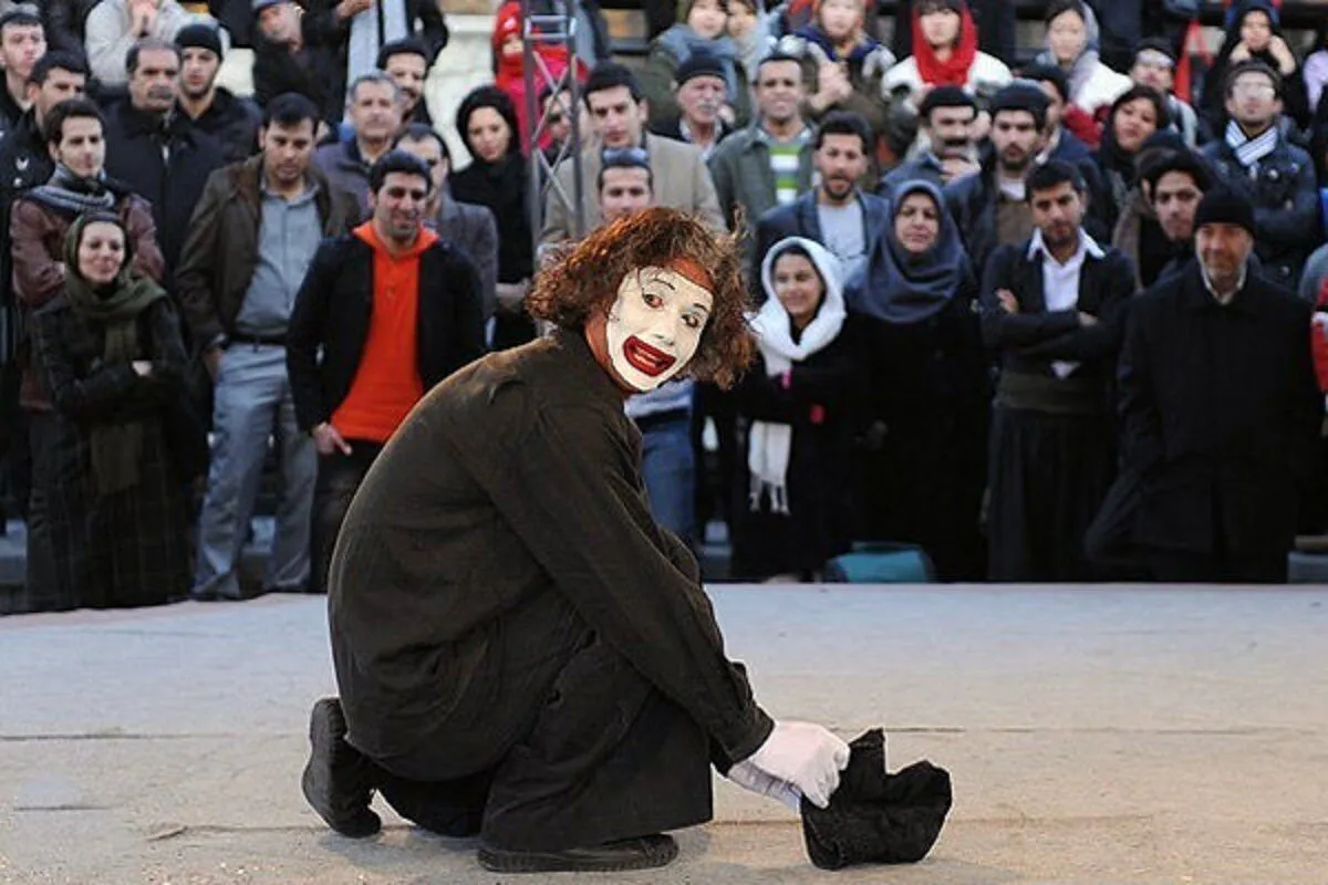 هنرمندان مشهدی در ایام نوروز شهر را به صحنه نمایش تبدیل می‌کنند
