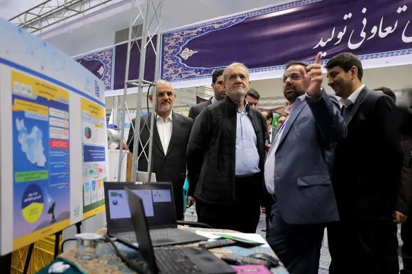 بازدید رئیس‌جمهور از نمایشگاه «پیشگامان پیشرفت» + عکس (۶ بهمن ۱۴۰۳)