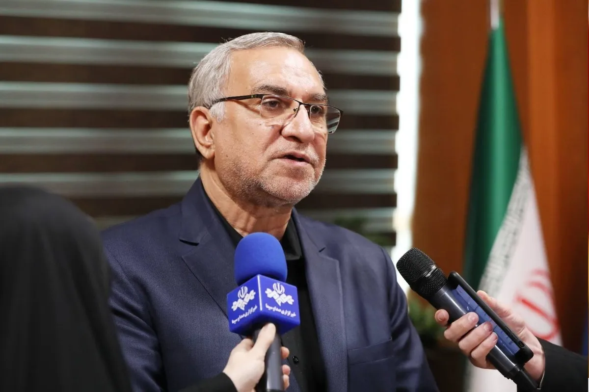 وزیر بهداشت: توزیع اینترنتی دارو خارج از مجرای داروخانه‌ها کار بسیار خطرناکی است