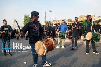 محرم ۱۴۰۴ | عکس‌هایی از آیین سنتی «عَلَم پیغمبر» در میناب