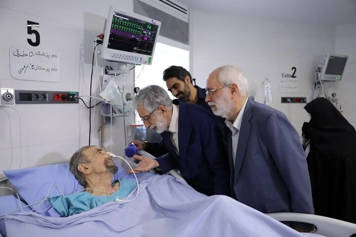 نمایندگان رهبر انقلاب از سیدعلی موسوی گرمارودی عیادت کردند + ویدئو