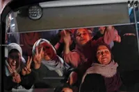 جشن و استقبال گسترده فلسطینیان از آزادی اسیران + فیلم