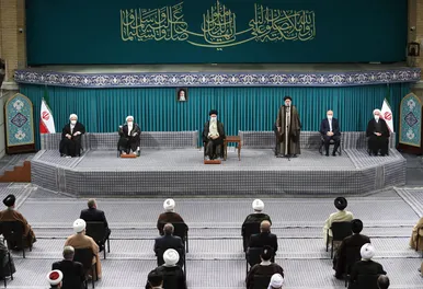 دیدار جمعی از مسئولان نظام و مهمانان شرکت کننده در کنفرانس وحدت اسلامی با رهبر معظم انقلاب
