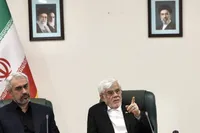 عارف: هیچ مسئولی حق اظهارنظر شخصی دربارۀ بنزین ندارد