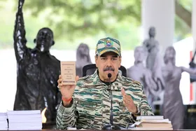 مادورو: در صورت حمله ونزوئلا وارد مبارزه مسلحانه خواهد شد