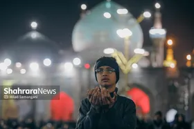 حرم مطهر رضوی در شب شهادت امام صادق&zwnj;(ع) غرق در عزا و ماتم شد