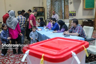 عکس‌هایی از دور دوم انتخابات ریاست جمهوری در مشهد (۵)