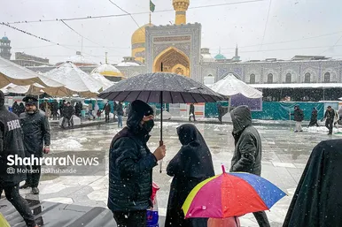 بارش اولین برف پاییزی در حرم مطهر رضوی