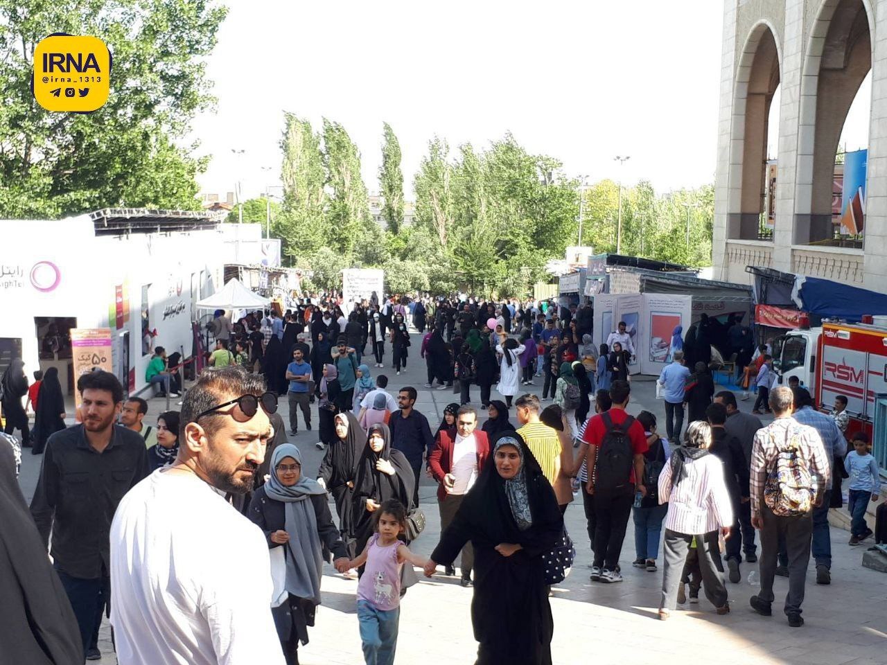 شلوغ‌ترین روز نمایشگاه کتاب تهران + تصاویر (۲۶ اردیبهشت ۱۴۰۲)