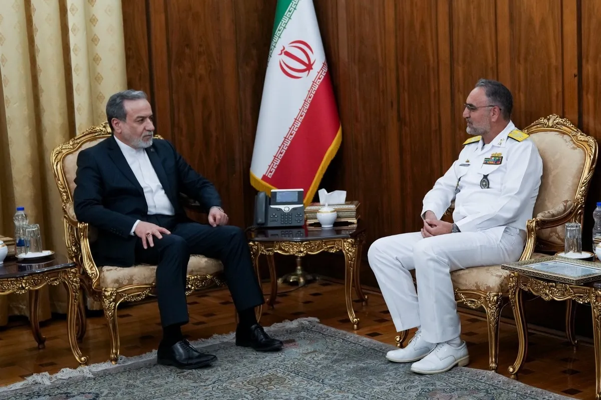 جانشین فرمانده نیروی دریایی ارتش با عراقچی دیدار کرد