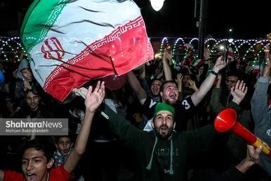 شادی مردم مشهد بعد از برد تیم ملی ایران ۲