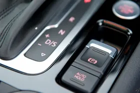 سیستم اتوهلد (AUTO HOLD) ترمز اتوماتیک چیست؟