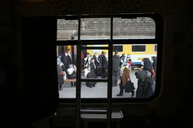 ورود مسافران نوروزی از طریق ناوگان ریلی به مشهد