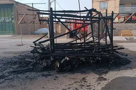 نخل عزاداری چند صد ساله در آتش سوخت | دستگیری عاملان سوزاندن نخل تاریخی اردستان اصفهان
