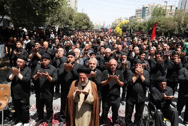 عزاداری روز عاشورا در خیابان امام رضا علیه السلام مشهد
