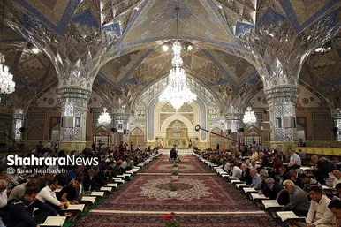 جزء خوانی قرآن کریم در حرم مطهر امام رضا (ع)