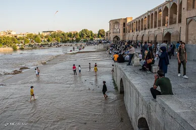 جاری شدن آب در زاینده رود
