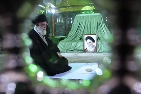 رهبر معظم انقلاب در مرقد مطهر امام خمینی (ره) حضور یافتند