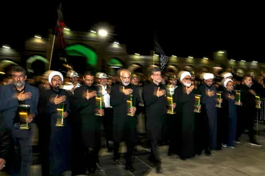 شام غریبان حسینی در حرم مطهر رضوی