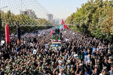 راهپیمایی مردم مشهد در محکومیت اغتشاشات اخیر و تشییع شهدای مدافع امنیت