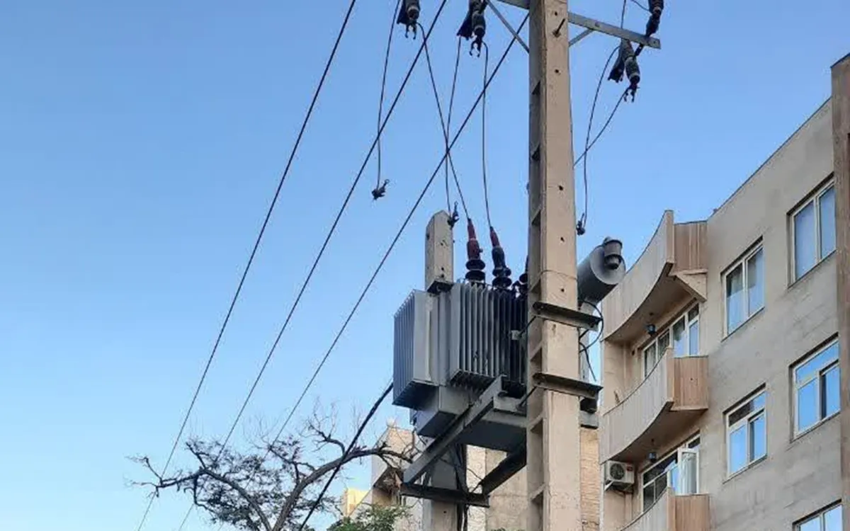 سارق کابل ۲۰ هزار ولت در مشهد دچار برق گرفتگی شد