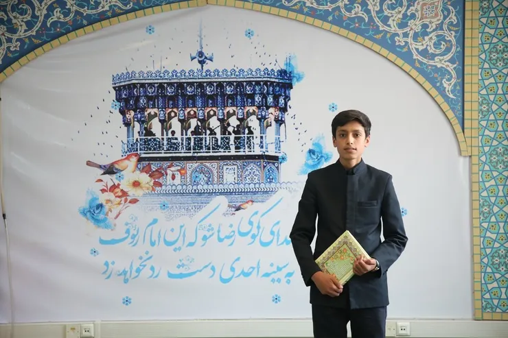 گفت‌وگو با رضا حیدری، مکبر و خادم نوجوان حرم رضوی