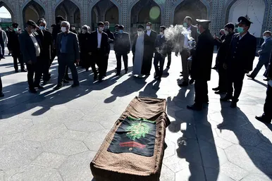 مراسم تشییع و تدفین پیکر «سعید تشکری» در حرم مطهر رضوی