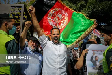 تجمع افغانستانی‌های مقیم تهران و مشهد در مقابل کنسولگری پاکستان