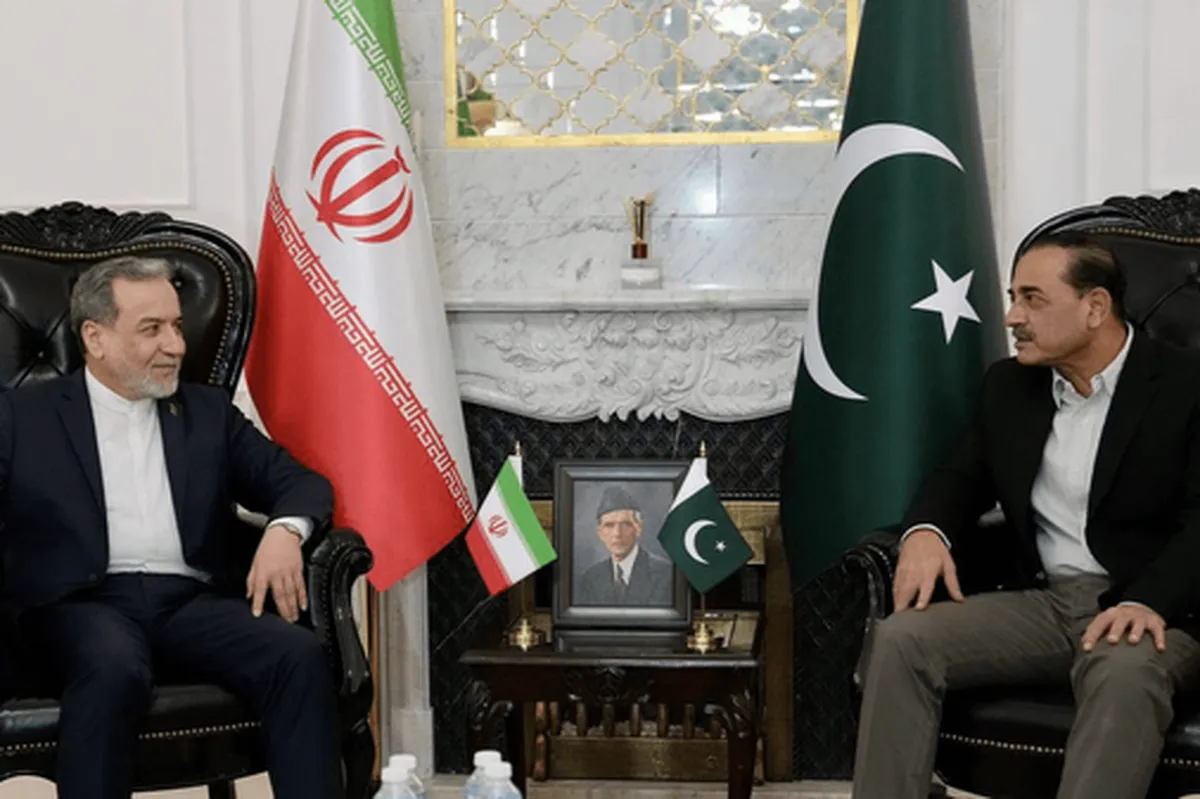 گفت‌وگوی تلفنی عراقچی و عاصم منیر | گمانه‌زنی‌ها درباره احتمال سفر فرمانده ارتش پاکستان به ایران
