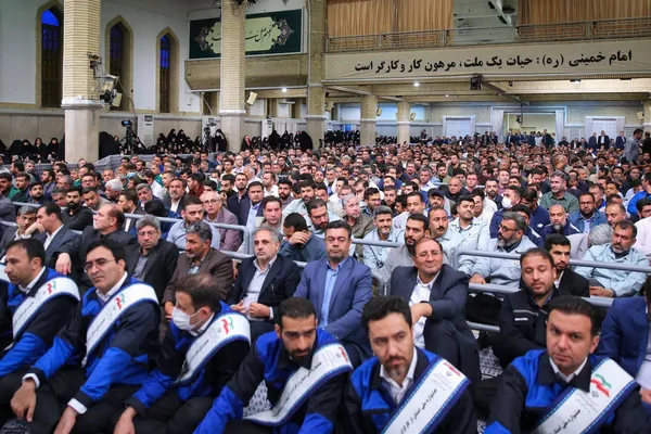 دیدار جمعی از کارگران با مقام معظم رهبری | حضرت آیت‌الله خامنه‌ای: از زحمات جامعه کارگری صمیمانه متشکرم + عکس و فیلم