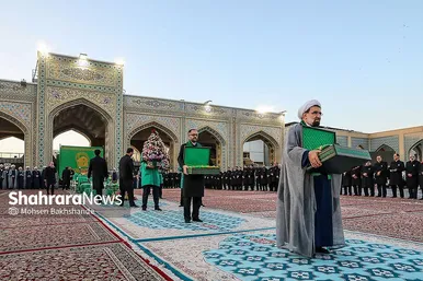 عکس‌هایی از مراسم تعویض پرچم گنبد حرم امام رضا (ع) (۱۷ شهریور ۱۴۰۳)