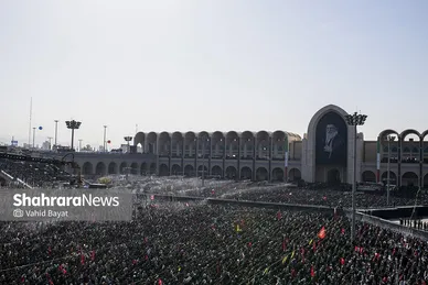 گزارش تصویری | اقامه نماز بر پیکر رهبر شهید و خانواده ایشان با حضور میلیونی عاشقان