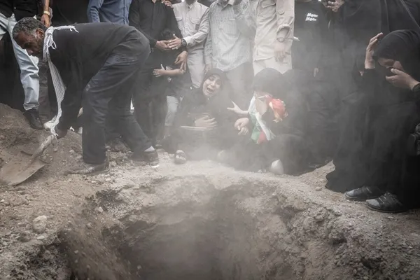 گزارش تصویری | محمد طاها یک ماه پس از شهادت در آغوش خاک آرام گرفت