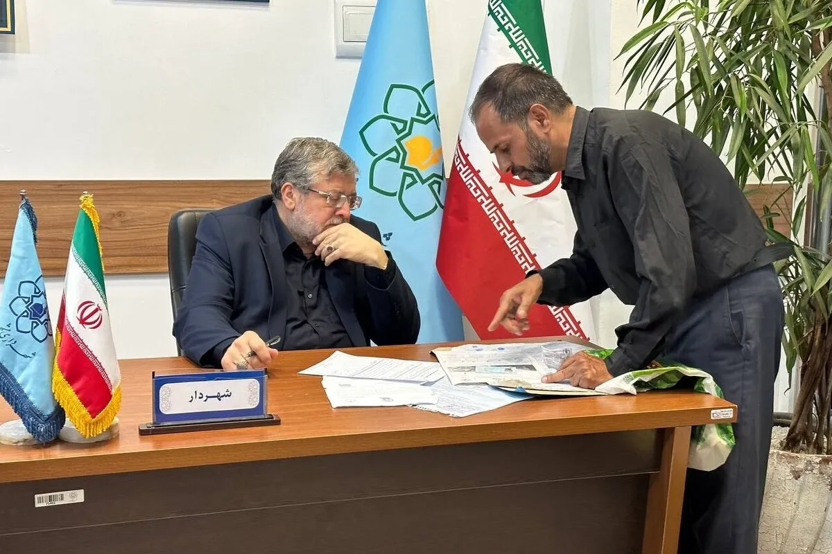 دیدار و گفت‌وگوی شهردار مشهدمقدس با مردم در نمایشگاه هفته دولت + فیلم