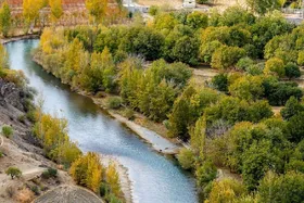 ویدئو| جادوی هزار رنگِ پاییز در زاینده&zwnj;رود در شهرستان سامان
