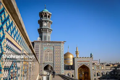 گزارش تصویری | آیین تعویض پرچم گنبد منور رضوی بعد از ۶۳ روز عزای ماه محرم و صفر