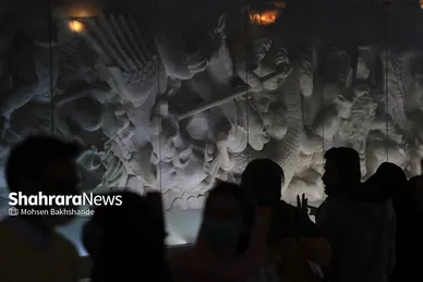 حضور گردشگران در آرامگاه فردوسی در نوروز ۱۴۰۱